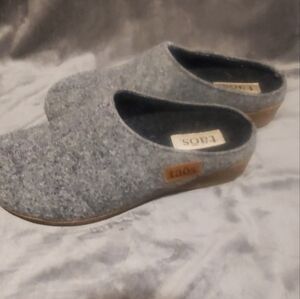 Taos Footwear Gray Mules